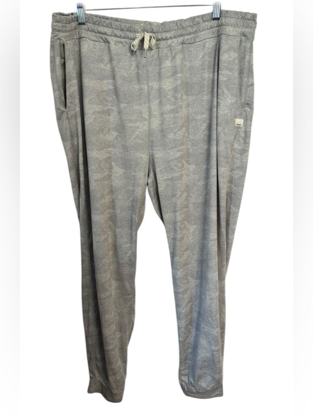 Vuori Performance Jogger Light Grey Camo DreamKnit Sweatpants Womens